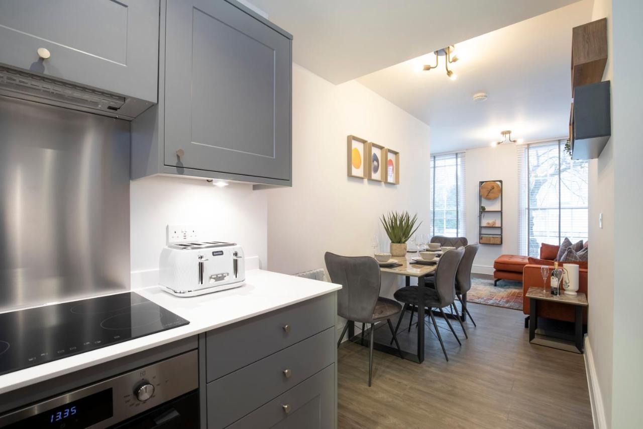 Elliot Oliver - Luxury 2 Bedroom Regency Apartment With Parking & Ev Charger Cheltenham Exteriör bild