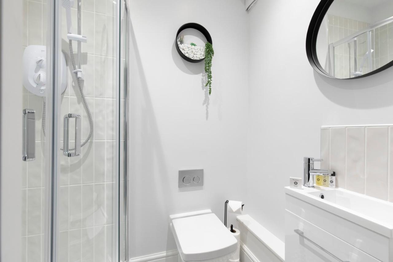 Elliot Oliver - Luxury 2 Bedroom Regency Apartment With Parking & Ev Charger Cheltenham Exteriör bild