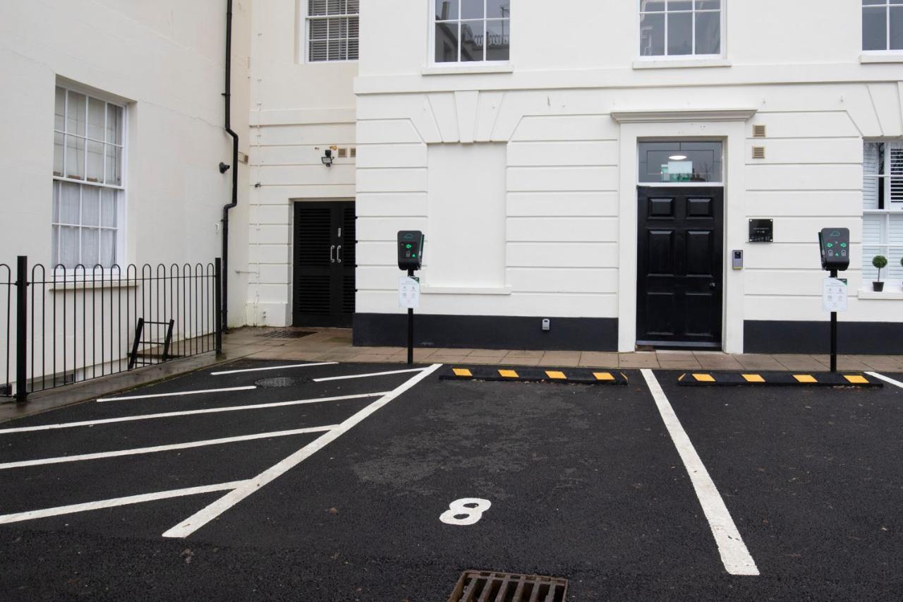 Elliot Oliver - Luxury 2 Bedroom Regency Apartment With Parking & Ev Charger Cheltenham Exteriör bild