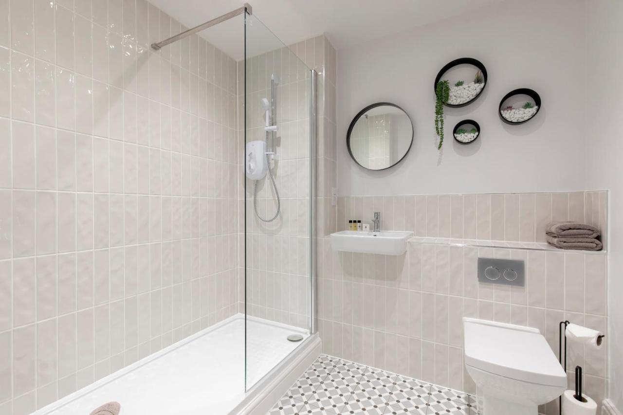 Elliot Oliver - Luxury 2 Bedroom Regency Apartment With Parking & Ev Charger Cheltenham Exteriör bild